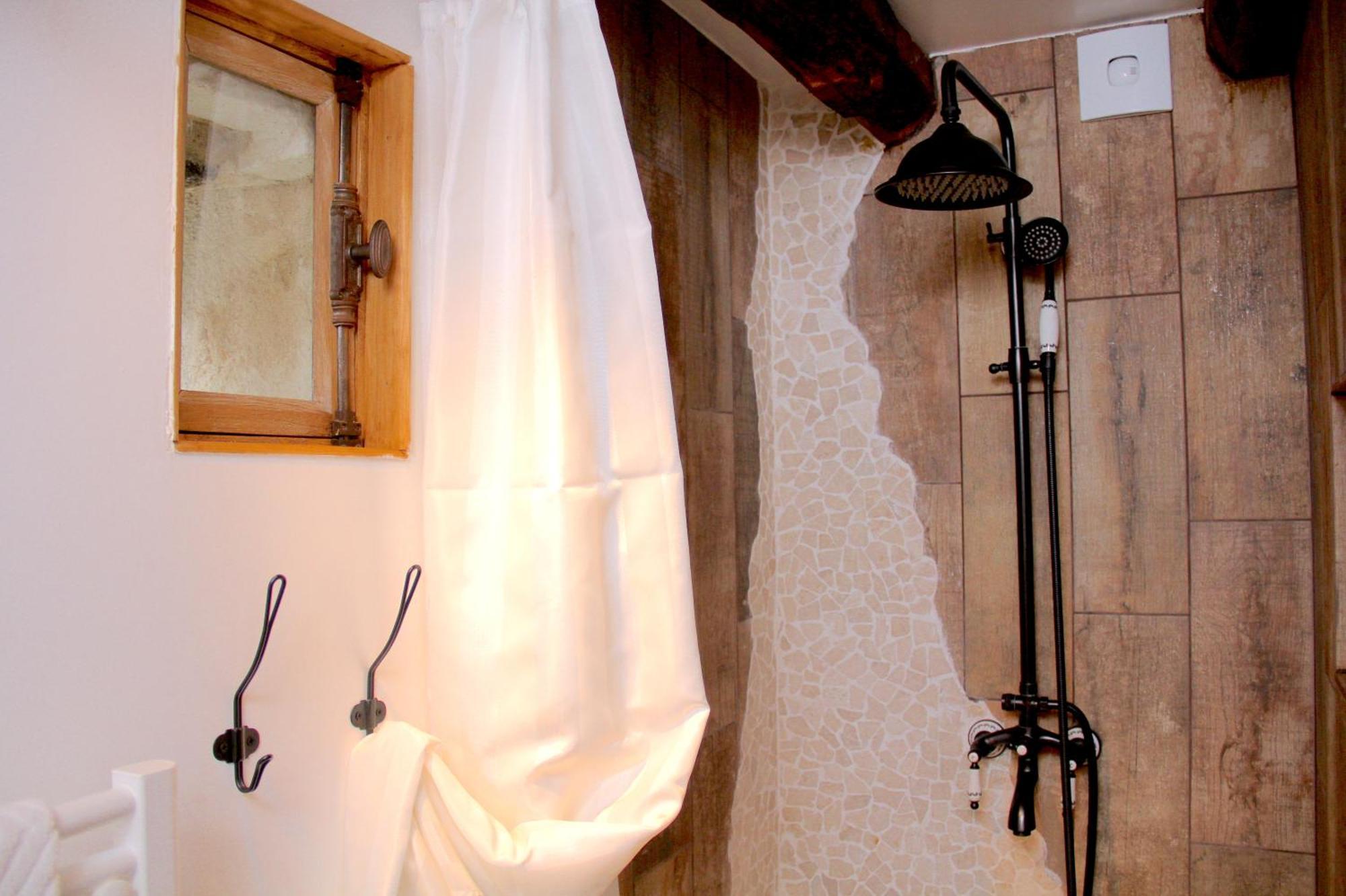 La Belle Ame Bed & Breakfast Saint-Priest-des-Champs Room photo